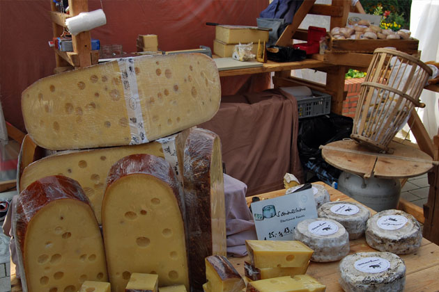 Natürlich steht auf dem Deutschen Käsemarkt in Nieheim der Käse im Mittelpunkt.